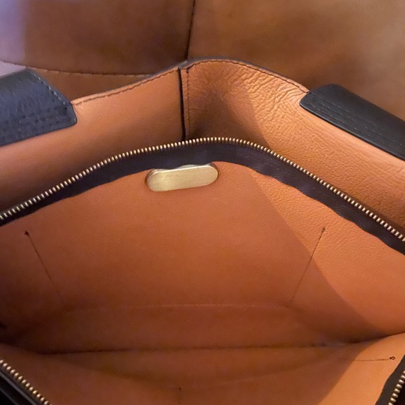 HOBO Vida Black Tote - Picture 4 of 6